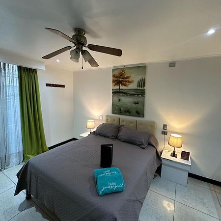 Hotel Guayaquil Сантяго Екстериор снимка